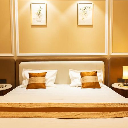 Omaxe Hazratganj , Khusi Mahal Bed & Breakfast Lucknow Exterior photo